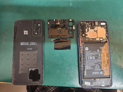 Xiaomi REDMI NOTE Tのバックパネルを外して内部点検中の様子