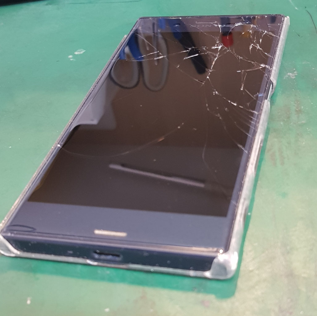 新素材で作られたXZのバックパネル