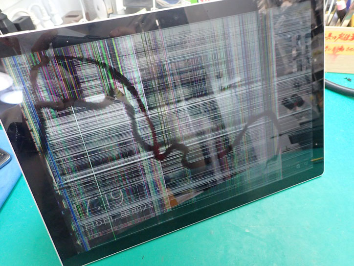サーフェスPro7液晶画面を格安で修理致します