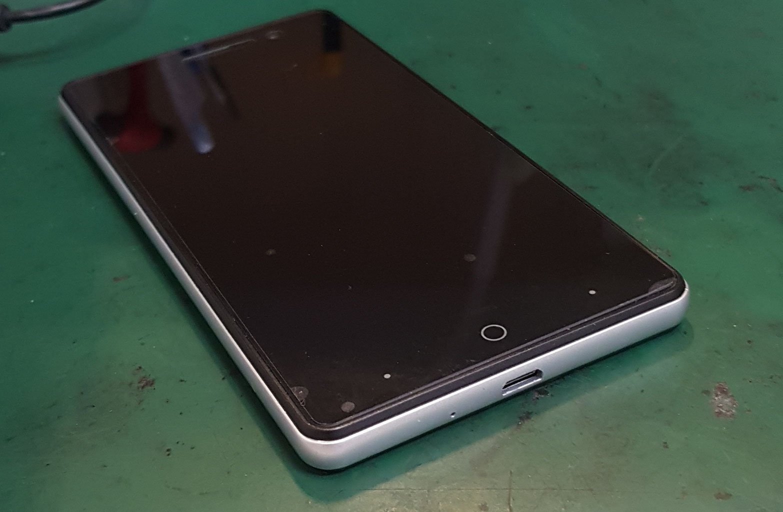 ZTE BLADE E02のタッチ不可