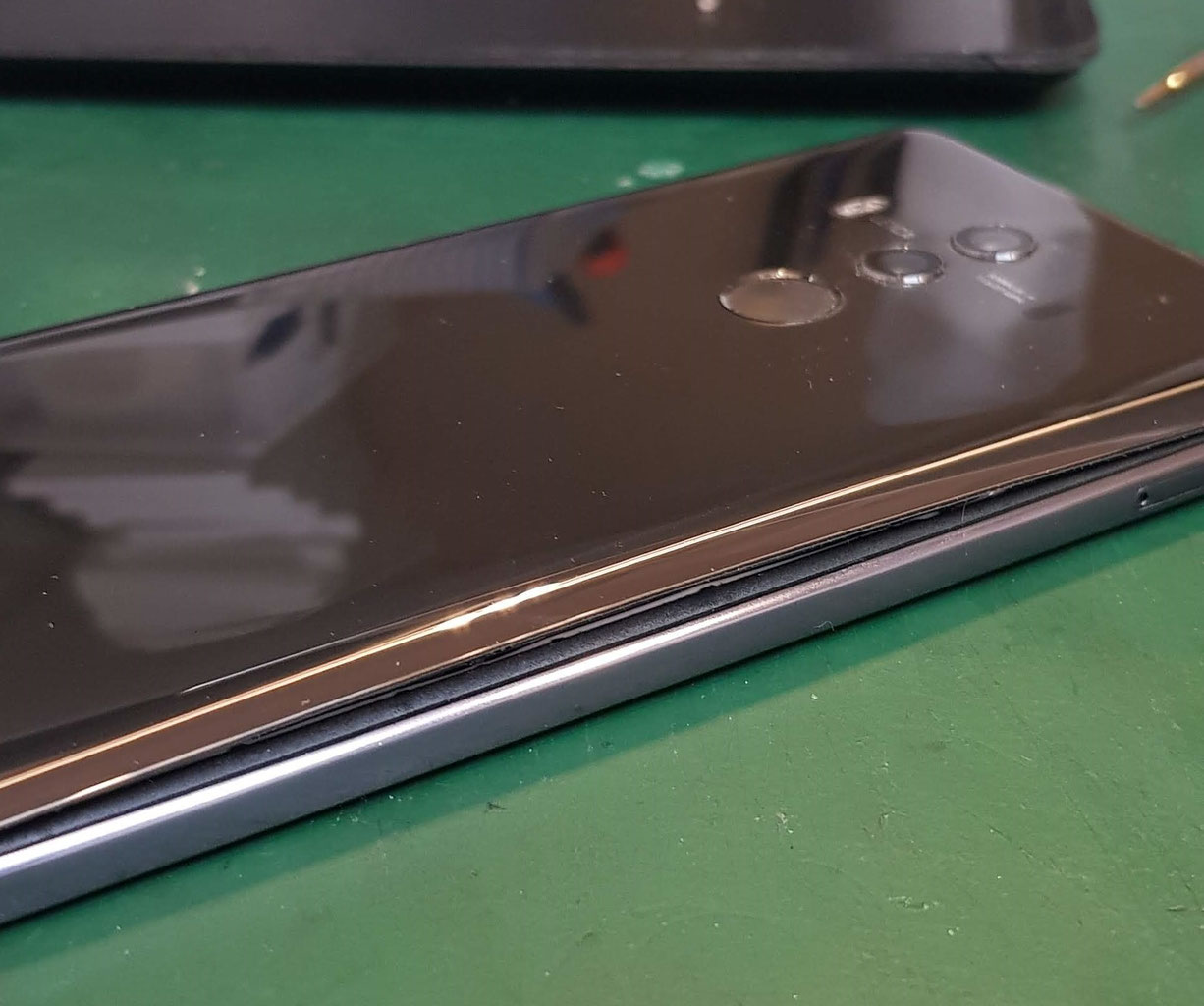 Huawei　Mate 10 PRO　バッテリ膨張交換修理