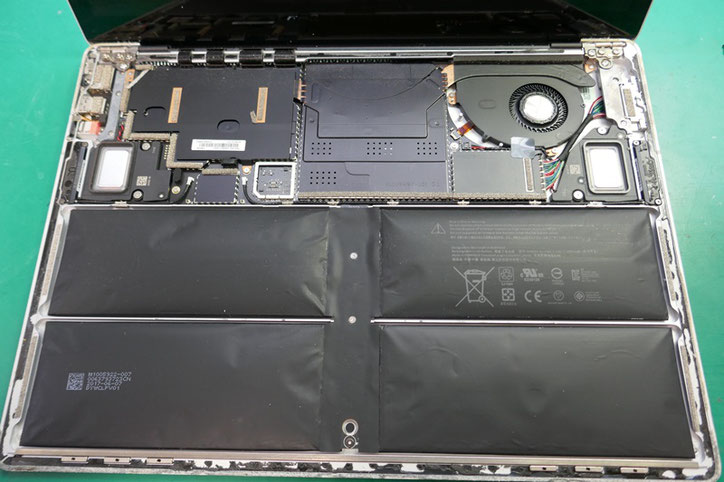 サーフェスLaptopバッテリー膨張の交換