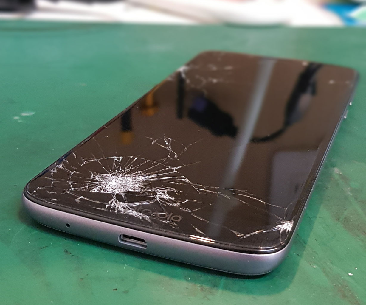 Motorola moto e5　画面修理