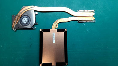 プロセッサー接点と冷却ファンの取り出し