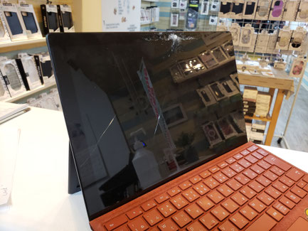横浜市から届いたサーフェスPro7ディスプレイ修理の依頼