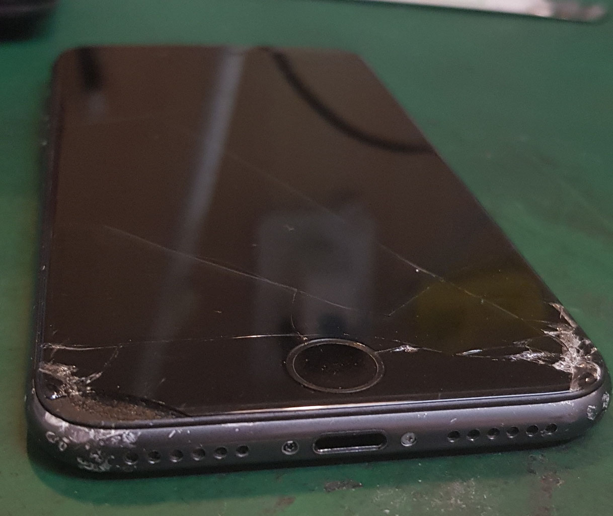 他店で修理したiPhone8再修理