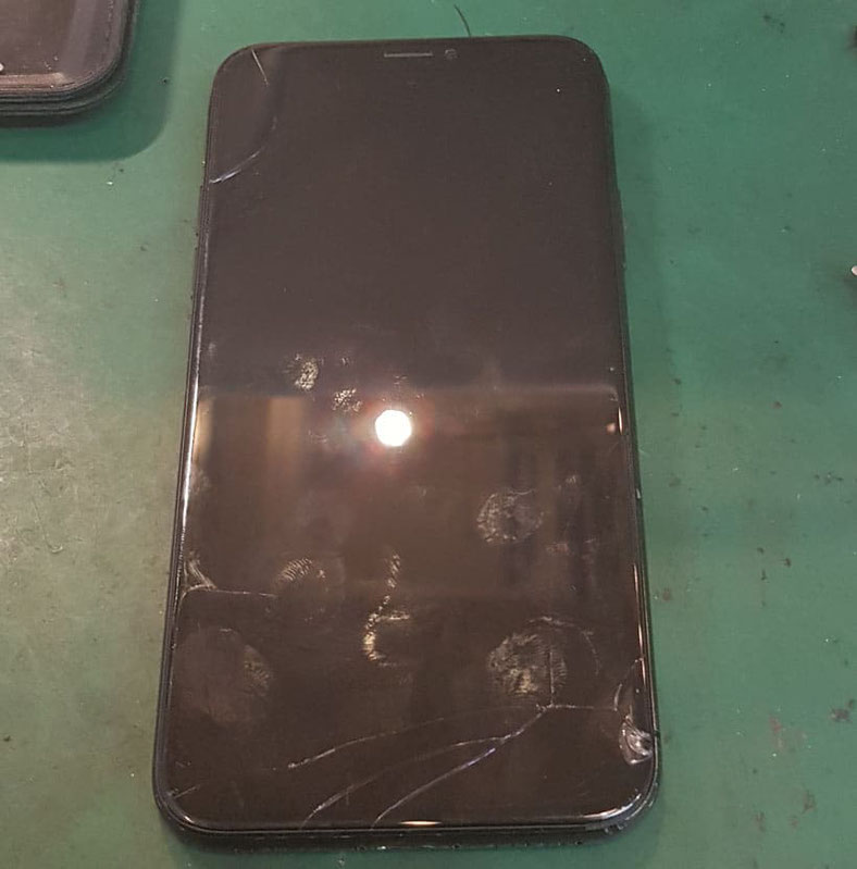 コピーパネルのiPhoneX再修理