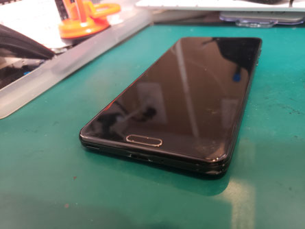 SHARP AQUOS R5Gが落下原因で画面タッチ操作ができなくなってしまった SHARP AQUOS R5Gが落下原因で画面タッチ操作ができなくなってしまった