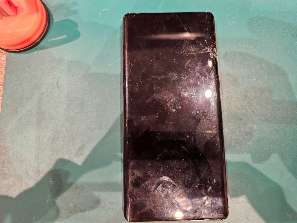 Google Pixel 8a画面修理方法 | カバーガレージ恵比寿