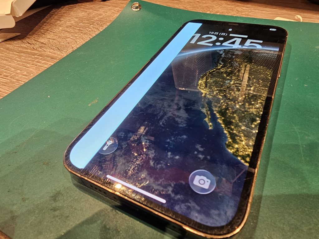 iPhone 12/12 Pro 純正再生パネル12-513 iPhone 12 Pro修理】画面の光る線・タッチ不可を「再生パネル」で即日
