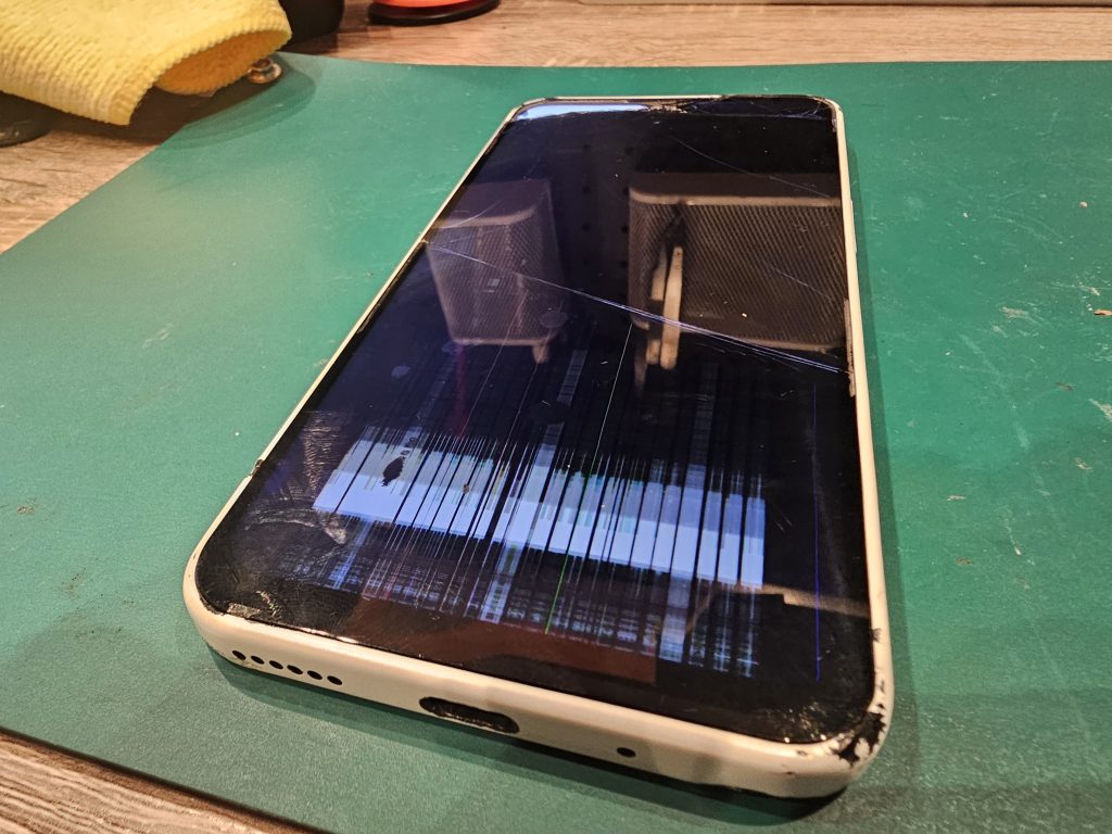Galaxy修理】画面真っ暗・縦線で映らない…液晶割れのGalaxyもデータ